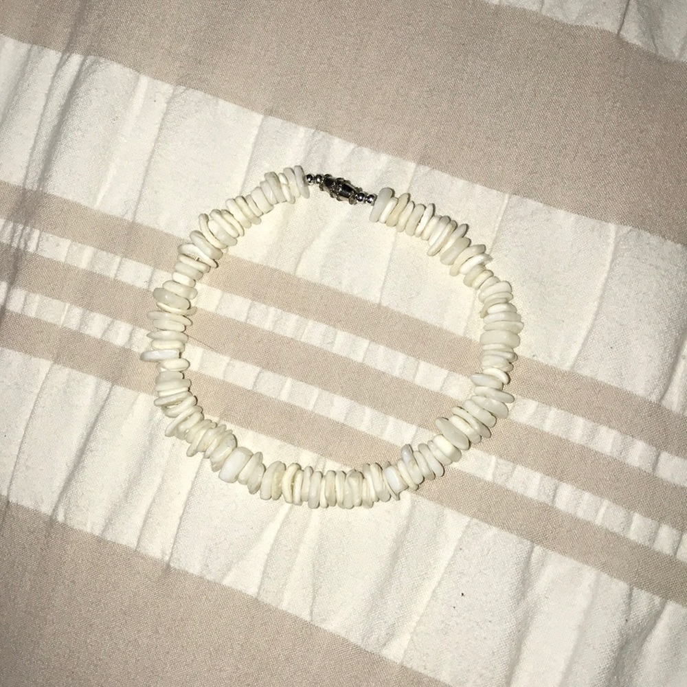 tilly’s white shell anklet